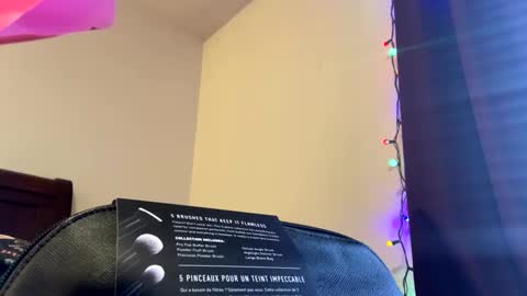 calishop1 online show from December 18, 10:57 pm