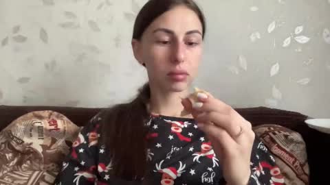 Snapshot of call_me_dad_ chatting on December 7, 10:45 am Anna online show from December 7, 10:45 am