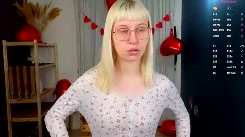 Snapshot of call_me_heaven chatting on February 15, 6:21 am Good girl Ann online show from February 15, 6:21 am