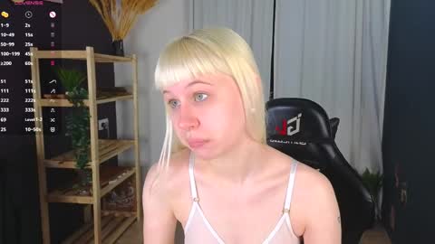 Snapshot of call_me_heaven chatting on April 19, 3:22 pm Good girl Ann online show from April 19, 3:22 pm