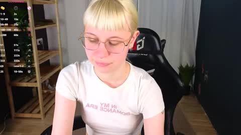 Snapshot of call_me_heaven chatting on April 20, 3:48 pm Good girl Ann online show from April 20, 3:48 pm