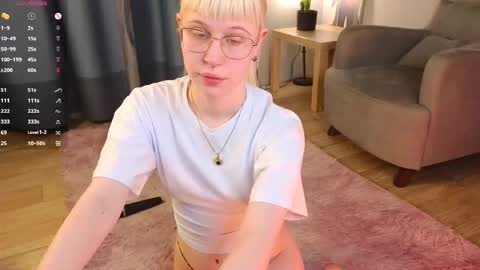 Snapshot of call_me_heaven chatting on April 25, 3:42 pm Good girl Ann online show from April 25, 3:42 pm