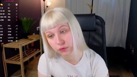 Snapshot of call_me_heaven chatting on June 6, 3:28 pm Good girl Ann online show from June 6, 3:28 pm