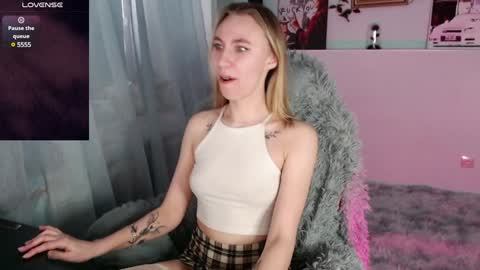 Snapshot of callerbowltim chatting on December 12, 9:19 am alextim online show from December 12, 9:19 am