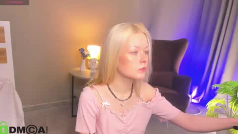 Robin online show from December 3, 3:03 am