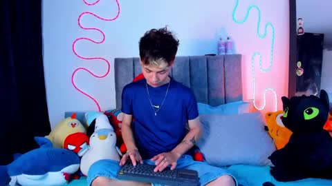 callum online show from May 12, 4:20 am