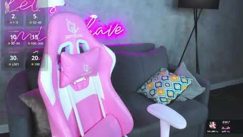 Snapshot of calm_sign chatting on June 17, 12:13 am Renesmy online show from June 17, 12:13 am