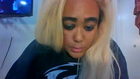 Snapshot of cals9x chatting on December 1, 11:04 pm camzxoxox online show from December 1, 11:04 pm