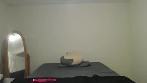 Snapshot of cals9x chatting on October 18, 11:27 pm camzxoxox online show from October 18, 11:27 pm