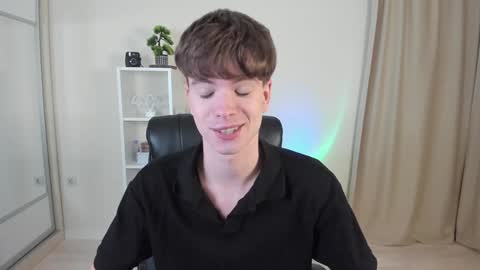 Hey I am Calvin  online show from December 6, 7:12 pm