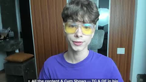 Hey I am Calvin  online show from April 10, 5:17 pm