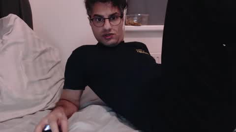 Snapshot of calvinjohnlad chatting on December 17, 3:17 pm Calvinjohnlad online show from December 17, 3:17 pm