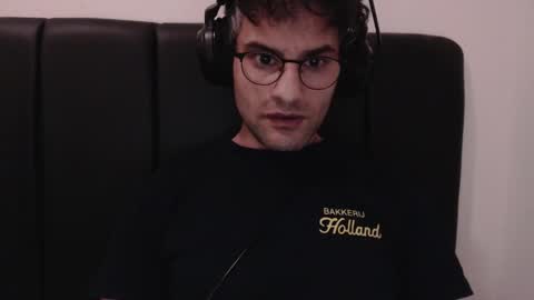 Snapshot of calvinjohnlad chatting on December 18, 3:22 pm Calvinjohnlad online show from December 18, 3:22 pm