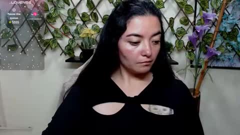 Snapshot of cameliasaenz chatting on December 21, 5:40 pm camelia online show from December 21, 5:40 pm