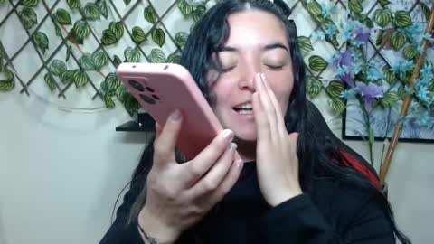 Snapshot of cameliasaenz chatting on January 4, 3:07 pm camelia online show from January 4, 3:07 pm