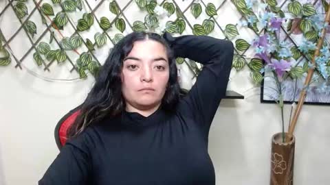Snapshot of cameliasaenz chatting on January 4, 6:09 pm camelia online show from January 4, 6:09 pm