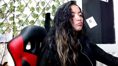 Snapshot of cameliasaenz chatting on January 27, 12:05 pm camelia online show from January 27, 12:05 pm