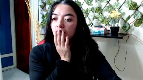 Snapshot of cameliasaenz chatting on January 28, 3:14 pm camelia online show from January 28, 3:14 pm