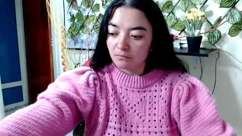 Snapshot of cameliasaenz chatting on January 29, 2:42 pm camelia online show from January 29, 2:42 pm