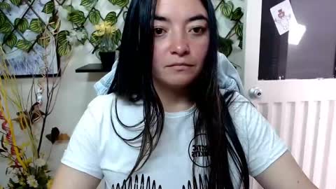 Snapshot of cameliasaenz chatting on February 5, 1:33 pm camelia online show from February 5, 1:33 pm