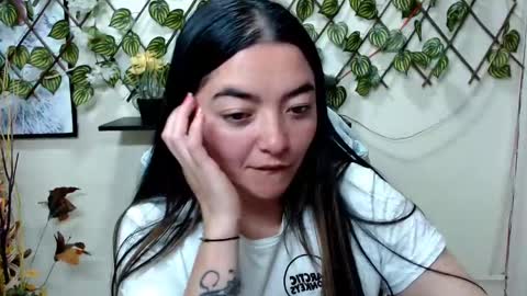 Snapshot of cameliasaenz chatting on February 5, 4:47 pm camelia online show from February 5, 4:47 pm