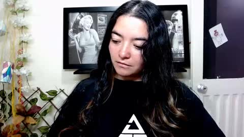 Snapshot of cameliasaenz chatting on February 10, 12:29 pm camelia online show from February 10, 12:29 pm