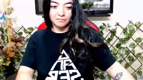 Snapshot of cameliasaenz chatting on February 10, 3:32 pm camelia online show from February 10, 3:32 pm