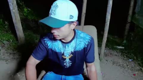 Snapshot of cameron_re chatting on May 25, 2:28 am cameron_re online show from May 25, 2:28 am