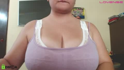 Snapshot of camiilahotxxx chatting on July 6, 12:40 am Camila online show from July 6, 12:40 am