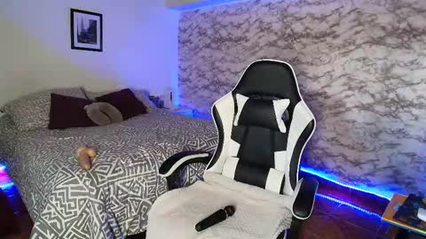 Camila Roose online show from February 28, 9:05 pm