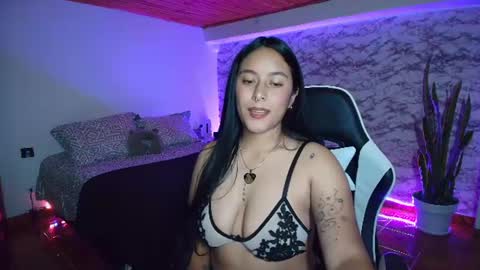 Snapshot of camila_iroose chatting on June 20, 12:25 am Camila Roose online show from June 20, 12:25 am