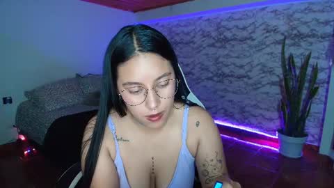 Snapshot of camila_iroose chatting on June 20, 10:45 pm Camila Roose online show from June 20, 10:45 pm