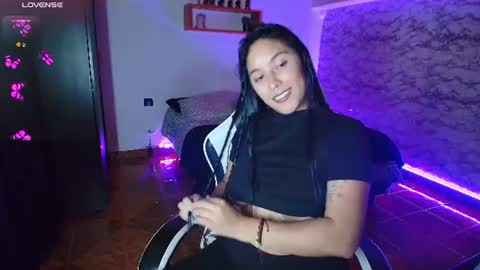 Snapshot of camila_iroose chatting on June 30, 10:22 pm Camila Roose online show from June 30, 10:22 pm
