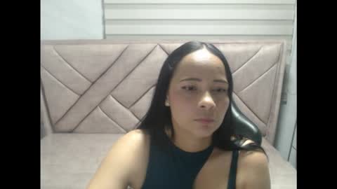 Snapshot of camila_vanegas_v chatting on March 27, 9:03 pm Cami online show from March 27, 9:03 pm