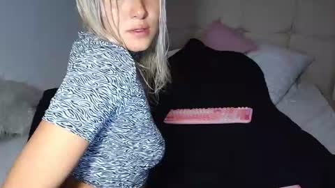 Snapshot of camilamarsh chatting on June 17, 2:51 pm camilamarsh online show from June 17, 2:51 pm