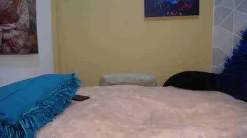 camilaparrisx online show from January 16, 9:37 am