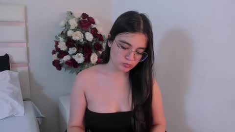 Snapshot of camilasofiia chatting on January 28, 2:43 am Camila online show from January 28, 2:43 am