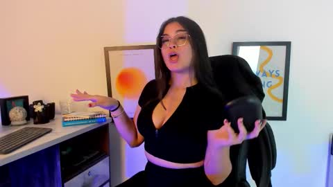 Snapshot of camilasofiia chatting on October 28, 6:32 pm Camila online show from October 28, 6:32 pm