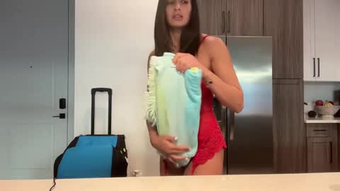 Snapshot of camiliakxoxo chatting on December 3, 12:59 pm camiliakxoxo online show from December 3, 12:59 pm