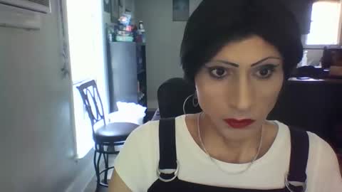 Snapshot of camilicat chatting on May 30, 7:55 pm Ladyboy Ladine or Cambi online show from May 30, 7:55 pm