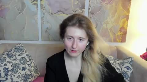 camilladreamer online show from May 29, 11:30 am