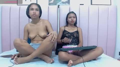 Snapshot of camille_and_carlares chatting on May 25, 1:22 am camille_and_carlares online show from May 25, 1:22 am