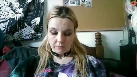 Snapshot of camille_deville chatting on December 2, 2:42 am Camille Deville online show from December 2, 2:42 am