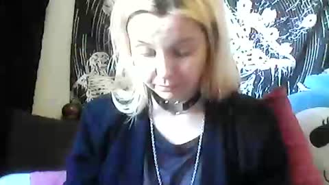 Snapshot of camille_deville chatting on December 18, 12:43 am Camille Deville online show from December 18, 12:43 am