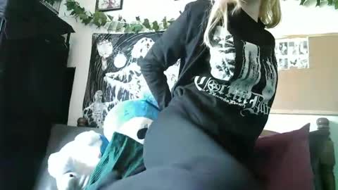 Snapshot of camille_deville chatting on January 12, 11:26 pm Camille Deville online show from January 12, 11:26 pm