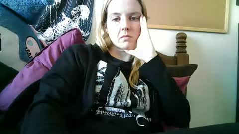 Snapshot of camille_deville chatting on January 13, 2:28 am Camille Deville online show from January 13, 2:28 am
