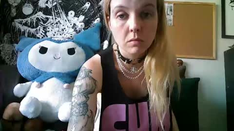Snapshot of camille_deville chatting on January 19, 3:29 am Camille Deville online show from January 19, 3:29 am