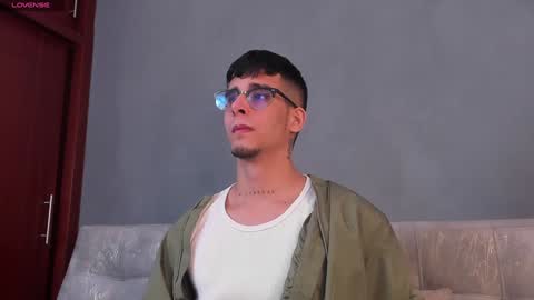 Snapshot of camilo_ospina_ chatting on January 14, 10:17 am INDEPENDENT MODEL online show from January 14, 10:17 am