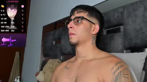 Snapshot of camilo_ospina_ chatting on November 1, 7:21 am INDEPENDENT MODEL online show from November 1, 7:21 am