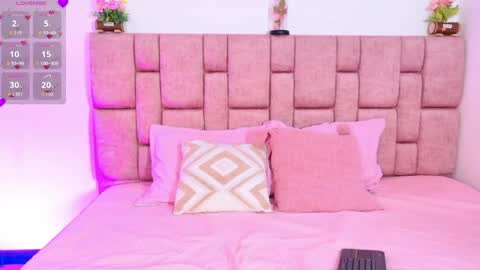 Snapshot of camiluxe chatting on January 8, 8:44 pm camiluxe online show from January 8, 8:44 pm